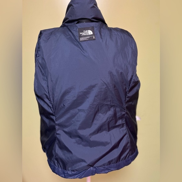 The North Face Holladown crop Cross-Stitch Goose Down Puffer Jacket, size Medium - Picture 14 of 17